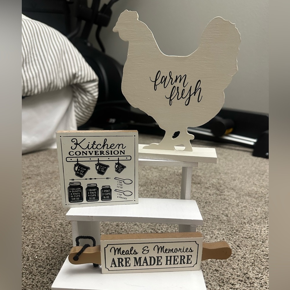 Farmhouse accent decor